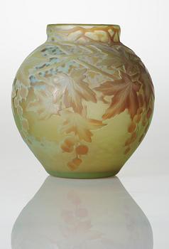 A Gunnar Wennerberg Art Nouveau cameo glass vase, Kosta circa 1900-1902.