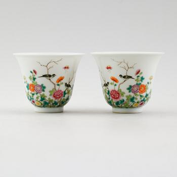 SKÅLAR, 1 par, porslin, Kina, 1900-tal.