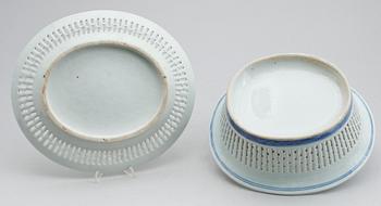 GALLERSKÅL MED FAT, porslin, Kina, sannolikt 1800-tal.