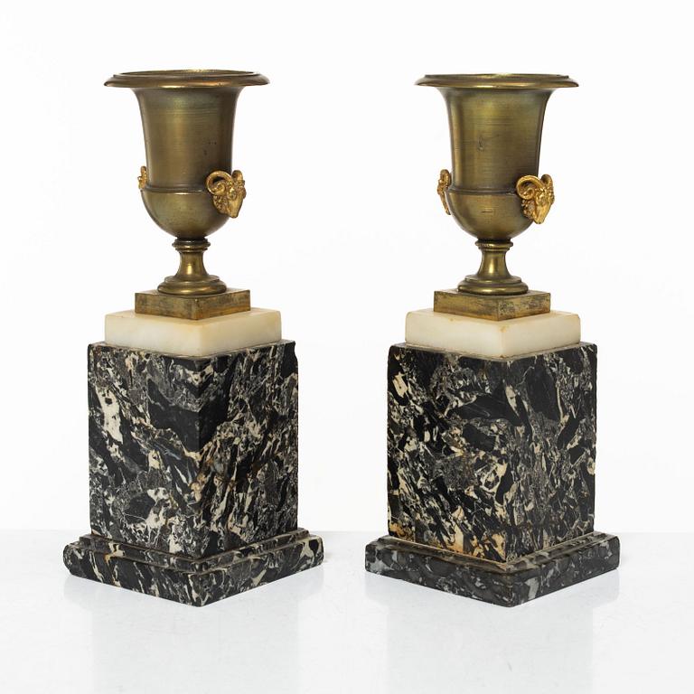 Casoletter, ett par, 1900-talets början. Louis XVI-stil.