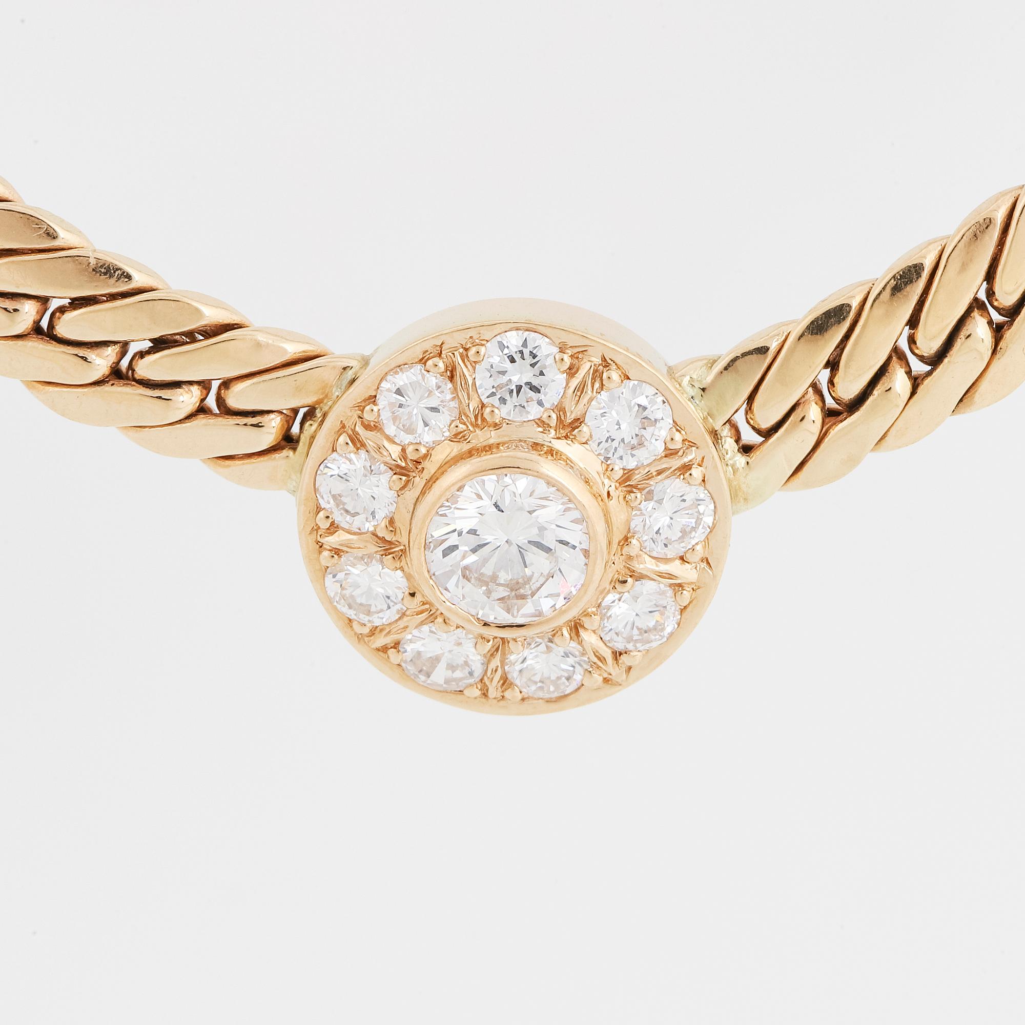 18K gold and brilliant-cut diamond necklace.