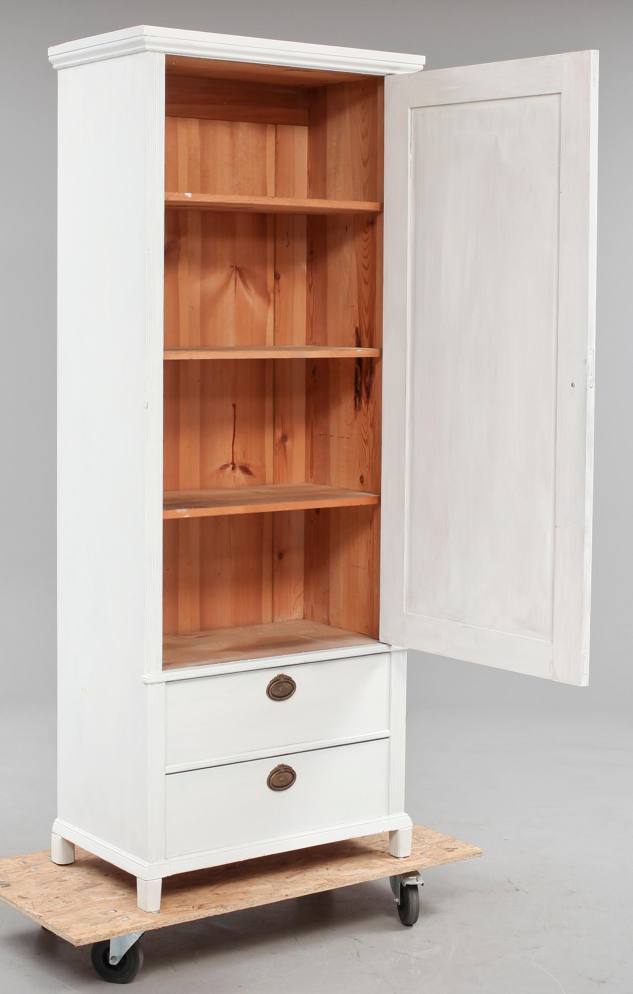 LINNESKÅP, jugend, omkring 1900.