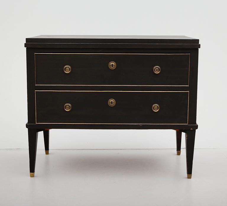 BYRÅ, gustaviansk stil, 1900-talets första hälft.