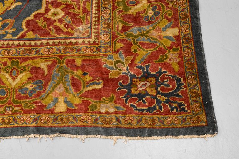 A carpet, antique Ziegler Mahal, ca 452 x 321 cm.