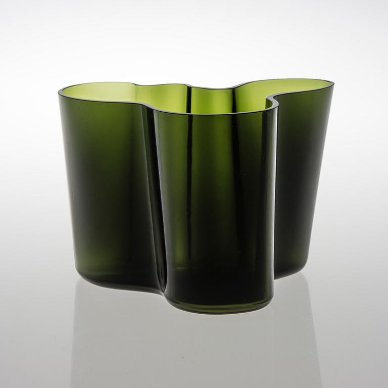 ALVAR AALTO, SAVOY GLASS VASE, signed Alvar Aalto.