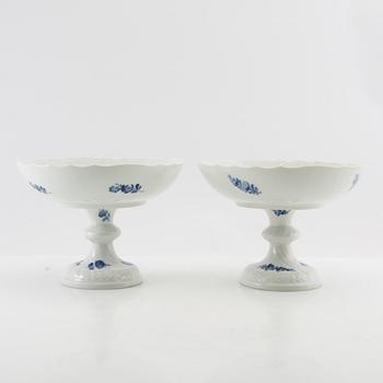 Service approximately 140 pieces "Blue Flower" Royal Copenhagen Denmark 20th century porcelain.