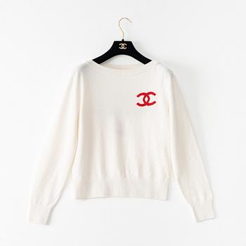 Chanel, a knitted cashmere sweatshirt, french size 34.