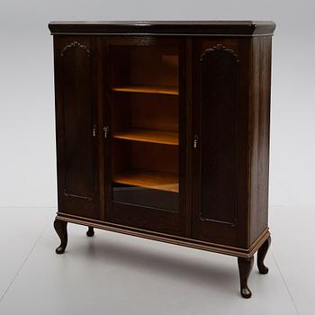 VITRINSKÅP, 1900-talets mitt.