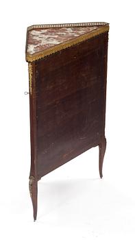 VITRINSKÅP, Louis XVI-stil. 1900-talets första hälft.