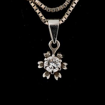 HÄNGE MED HALSKEDJA, 18 k vitgild med briljantslipad diamant ca 0,35 ct. Vikt ca 6 g.
