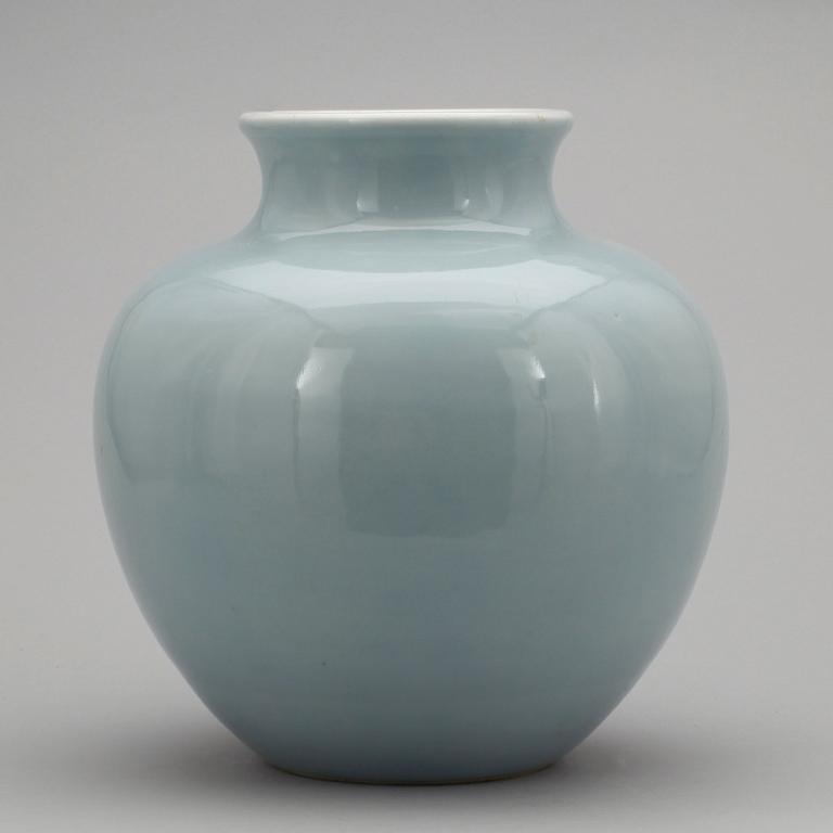 URNA, porslin, Kina, 1900-talets andra hälft/ modern tillverkning.
