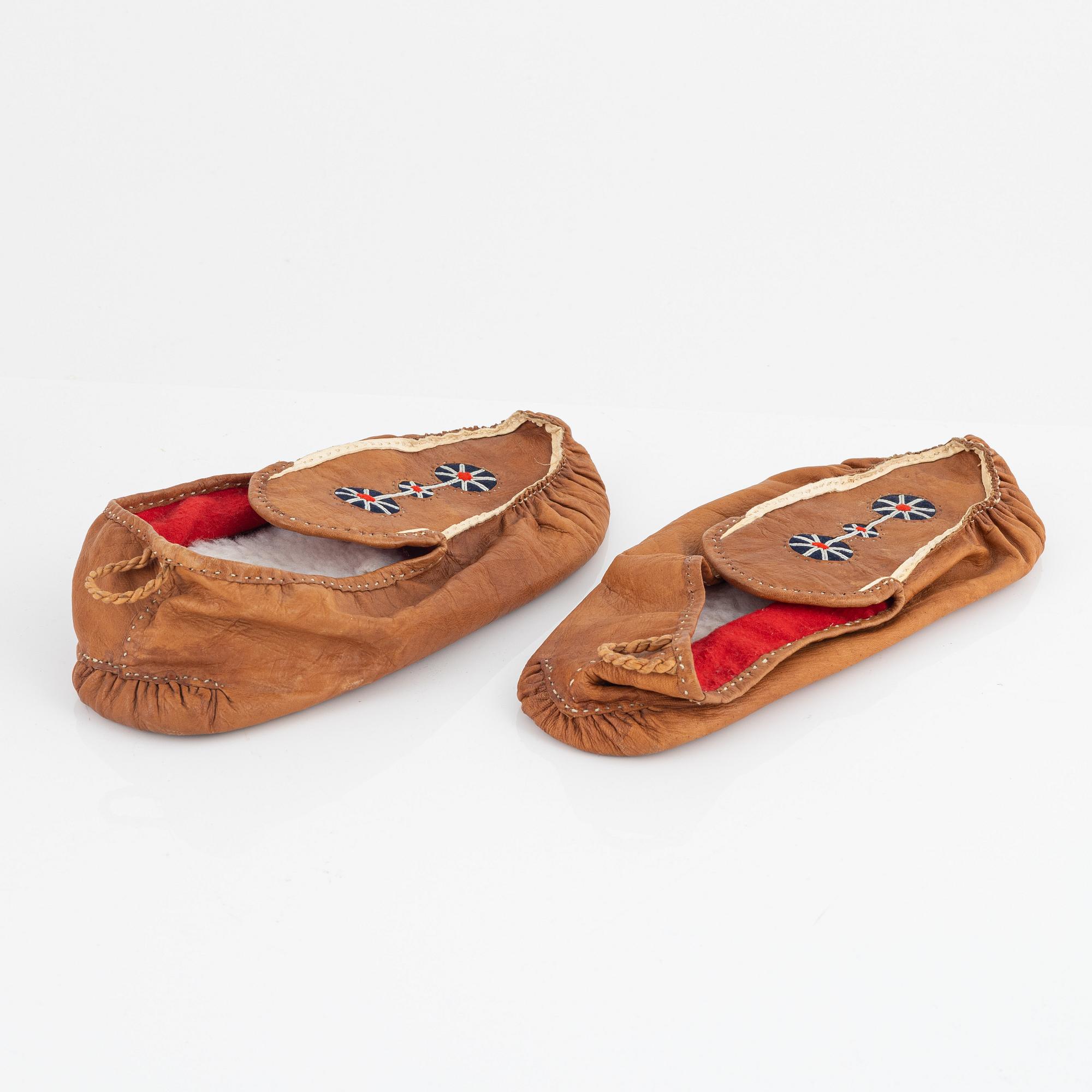 Samiska läderarbeten, 5 delar, 1900-talets andra hälft.