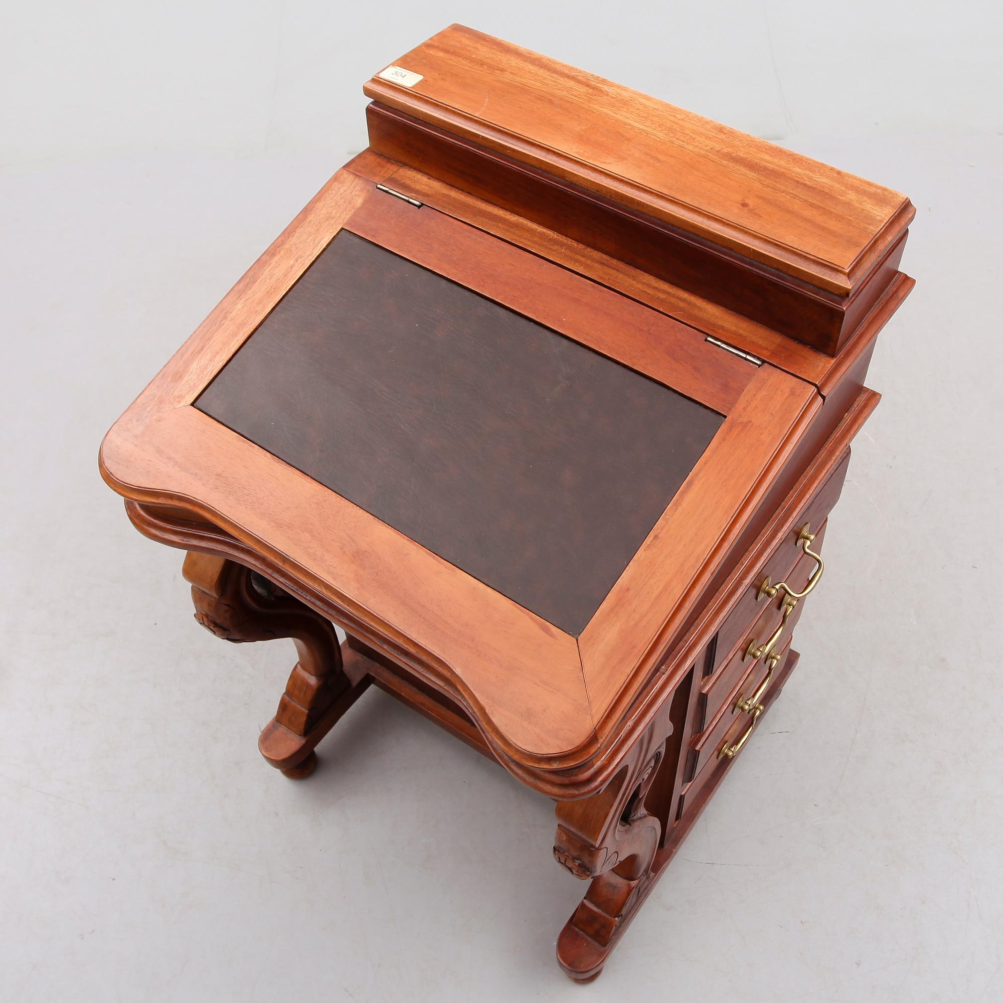 SKRIVPULPET, s k davenport, England, 1900-talets andra hälft.