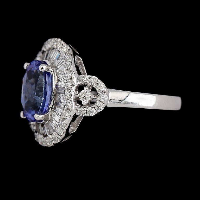 RING, 18K vitguld, diamanter tot ca 1.00 ct, tanzanit ca 2.65 ct.