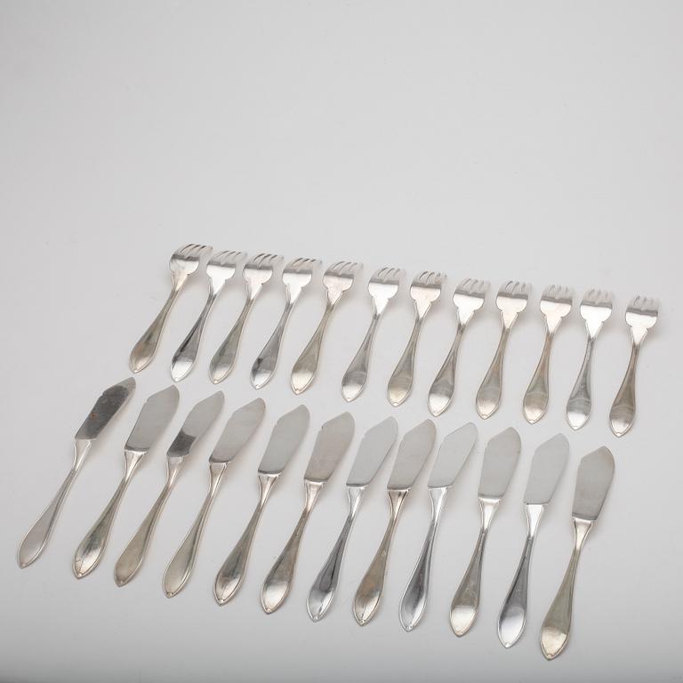 FISKBESTICK, 24 delar, nysilver, 1900-talets första hälft.