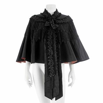 597. AUGUSTA LUNDIN, a blacke lce and beaded cape, early 20th century.