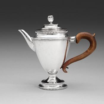 1027. A Swedish 18th century silver tea-pot, marks of Stephan Halling, Örebro 1788.