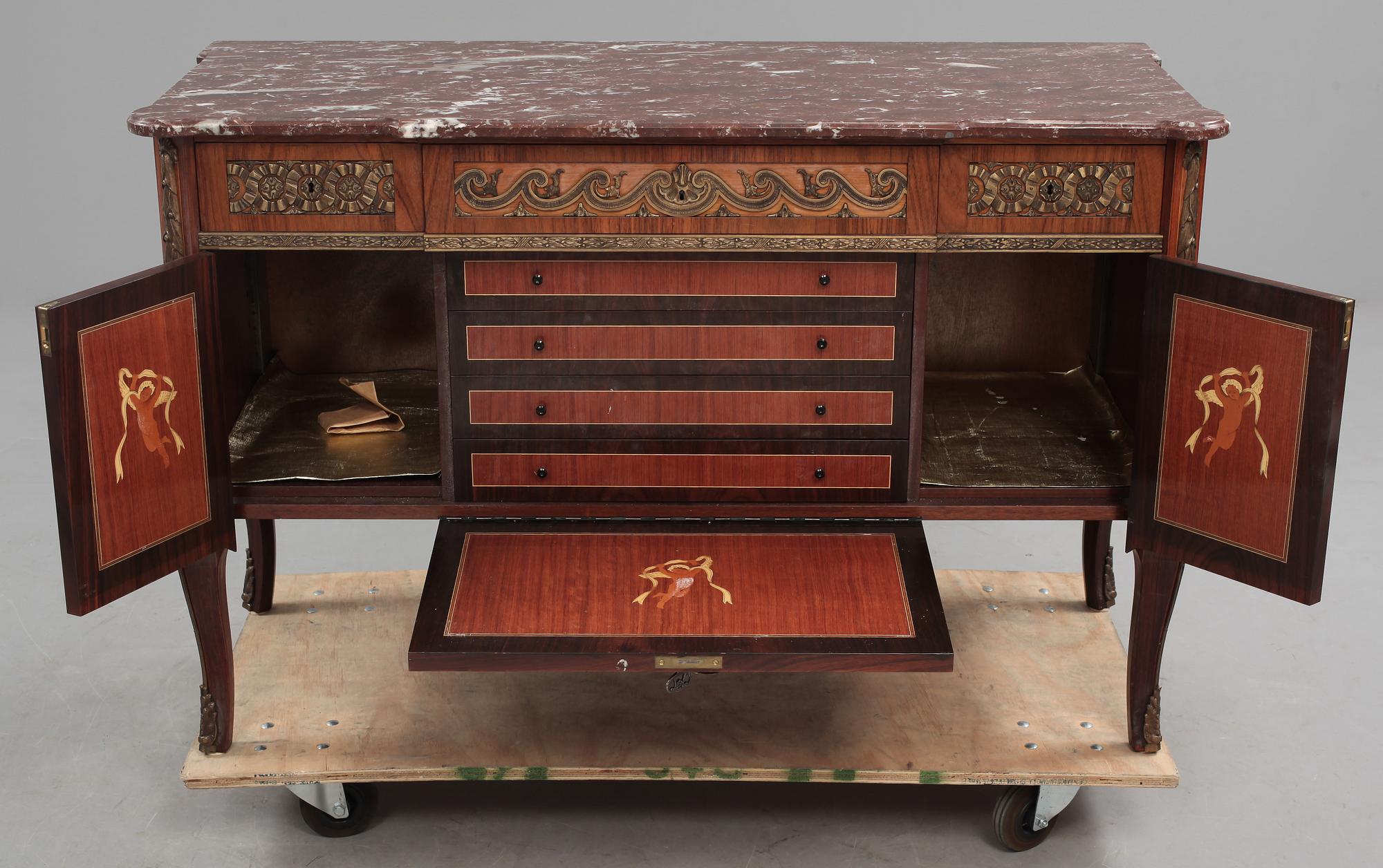 BYRÅ, gustaviansk stil, 1900-talets mitt.