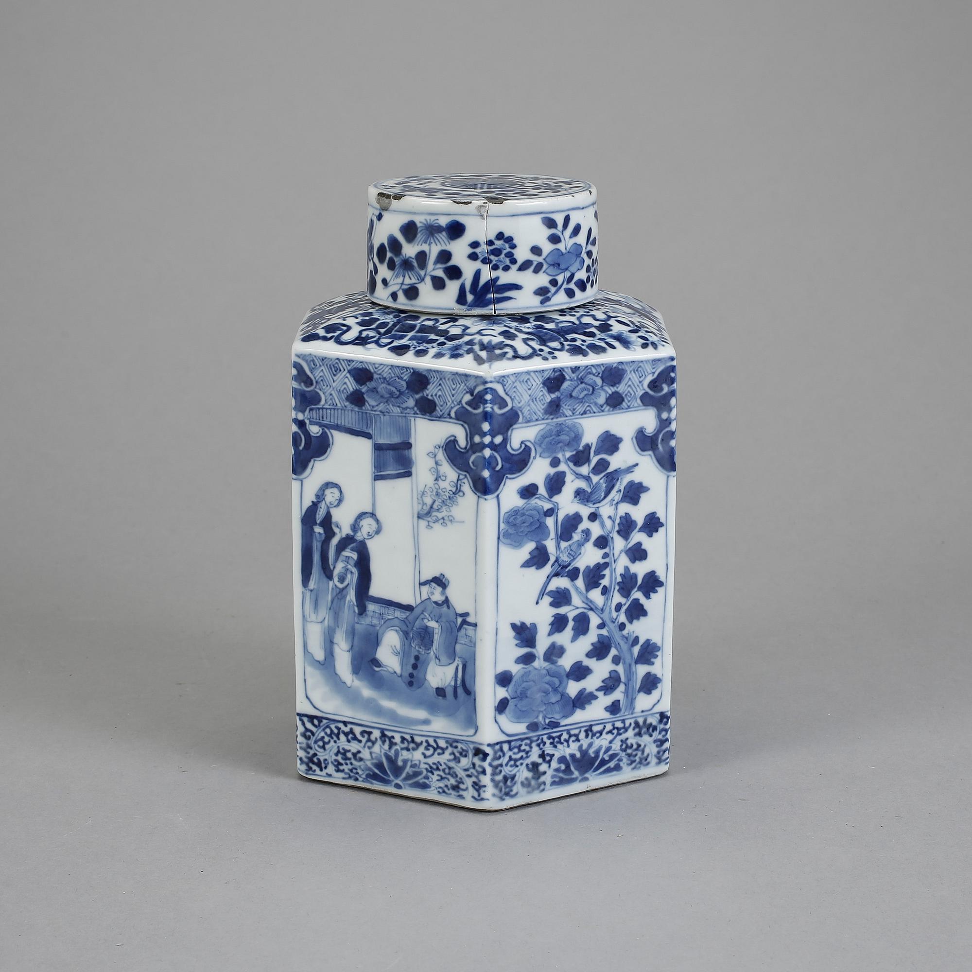 BURK MED LOCK. Porslin, Kina, 1900-tal.