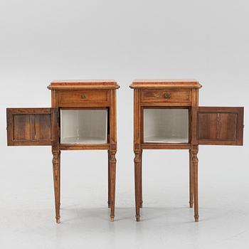 A pair of tables, Louis XVI-style, first half of the 20th C.