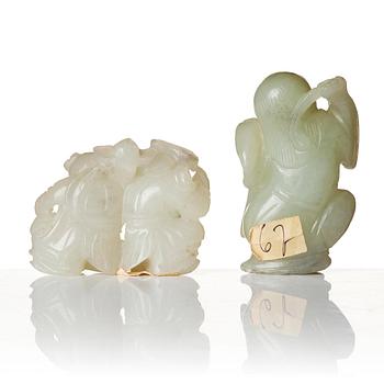 Skulpturer, två stycken, nefrit. Kina, sen Qing dynasti.