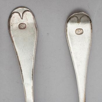 MATGAFFLAR, 10 st samt MATSKEDAR, 6 st, silver, J H Leffler, Falun 1818. Gammalsvensk modell. Ca 990 g.