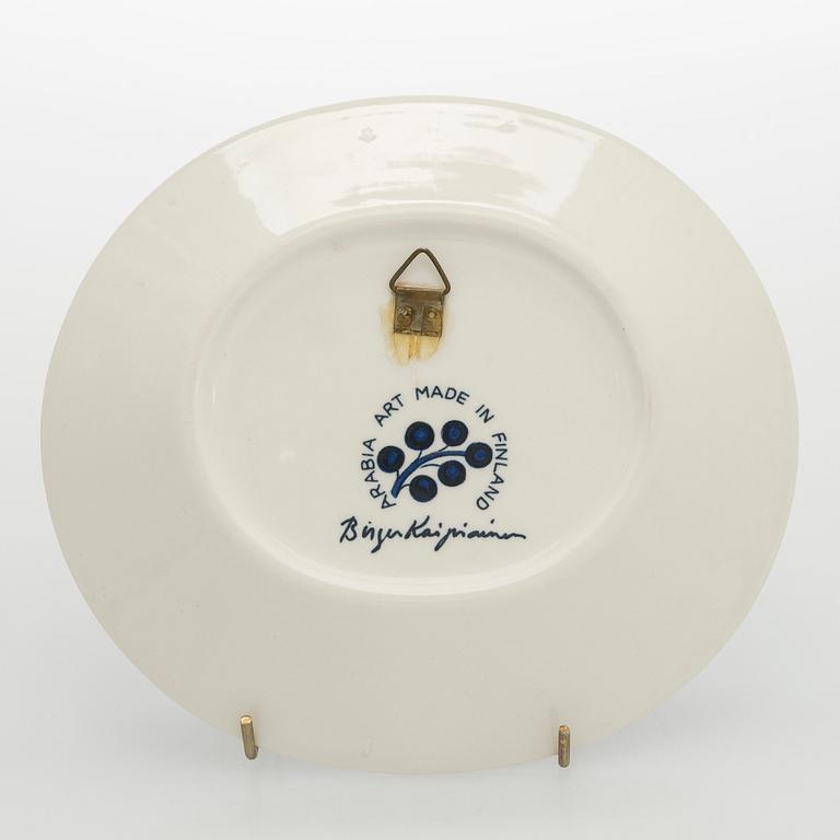 Birger Kaipiainen, A decorative ceramic dish, marked Birger Kaipiainen Arabia Art Made in Finland.