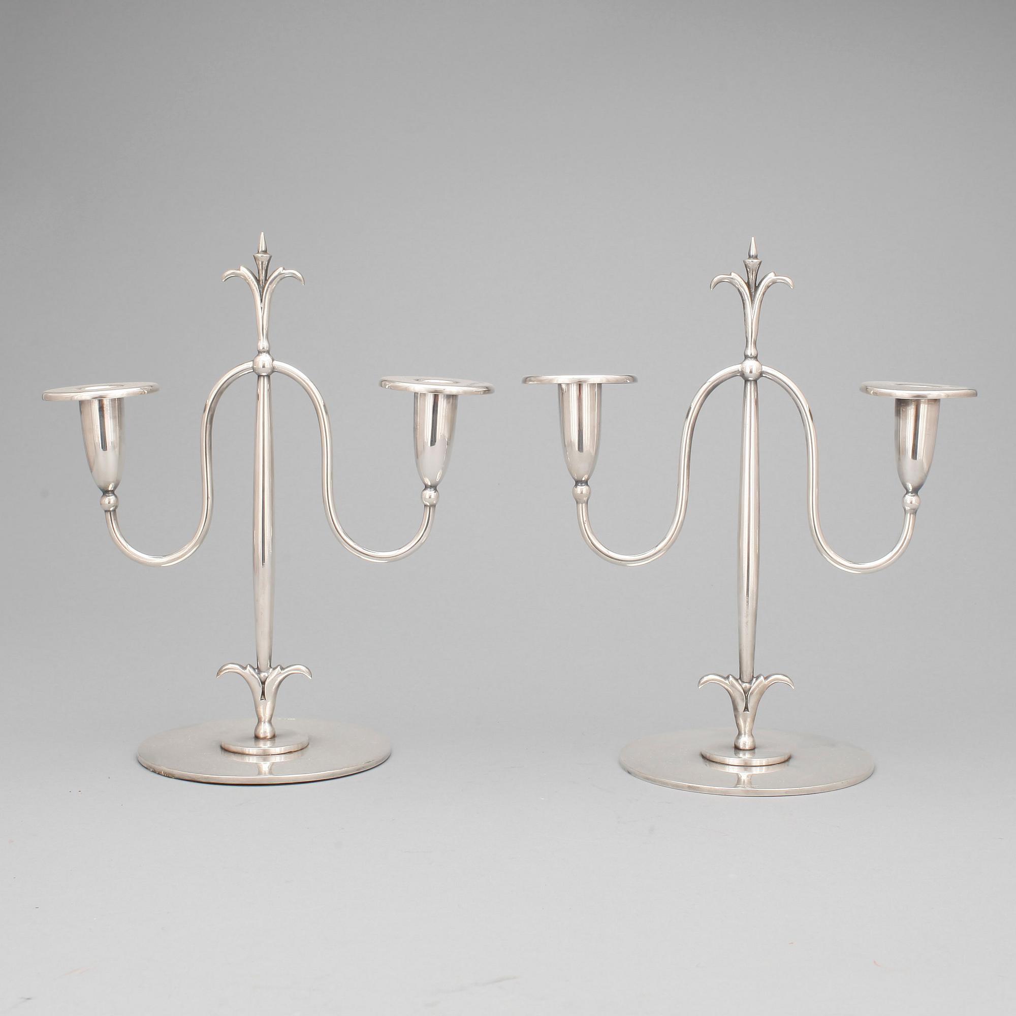 LJUSSTAKAR, ett par, nysilver. C.G Hallberg, Stockholm, 1900-talets första hälft.