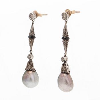 Earrings, diamonds, black stone and pearls.