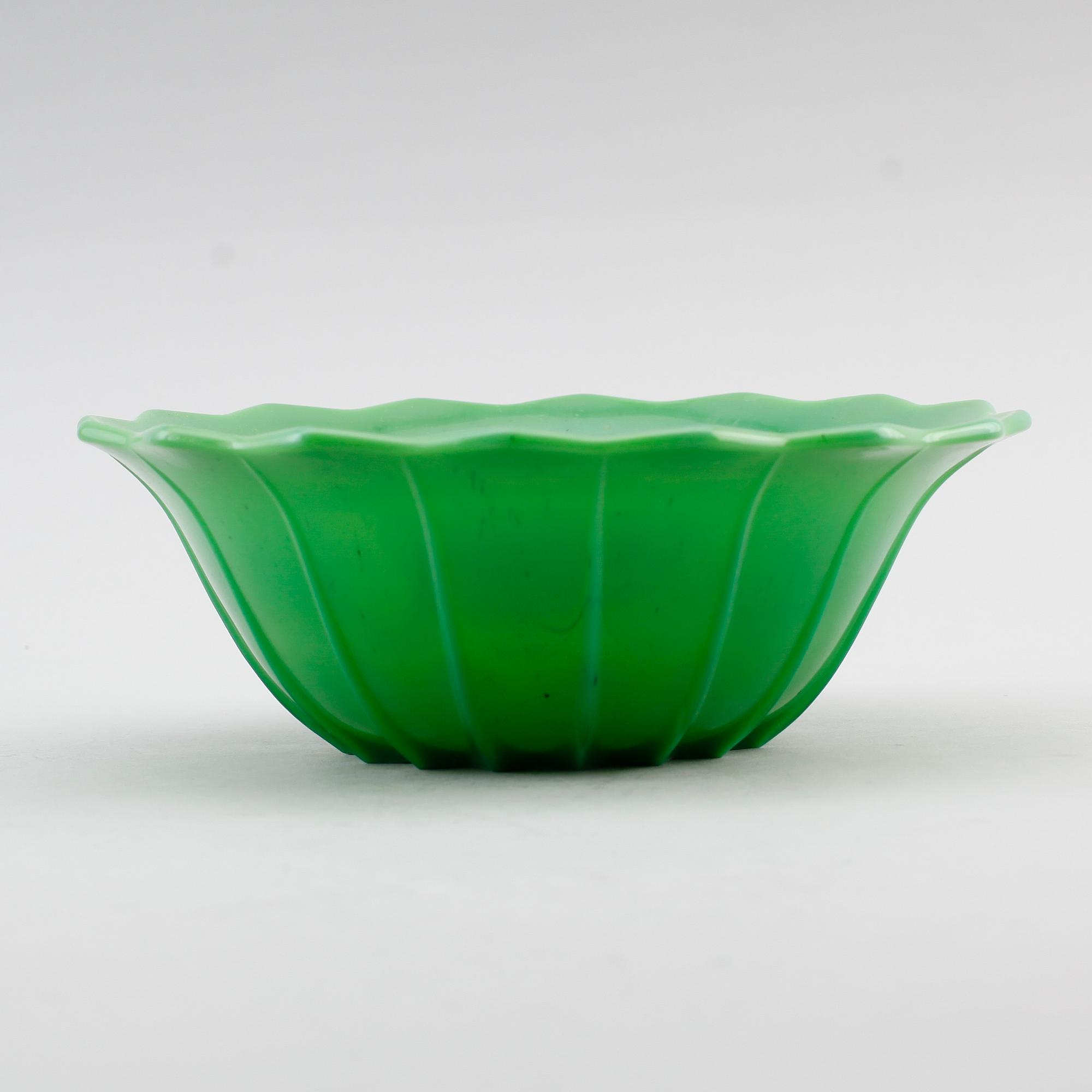 SKÅL, grönt glas, s k Pekingglas, 1900-tal.