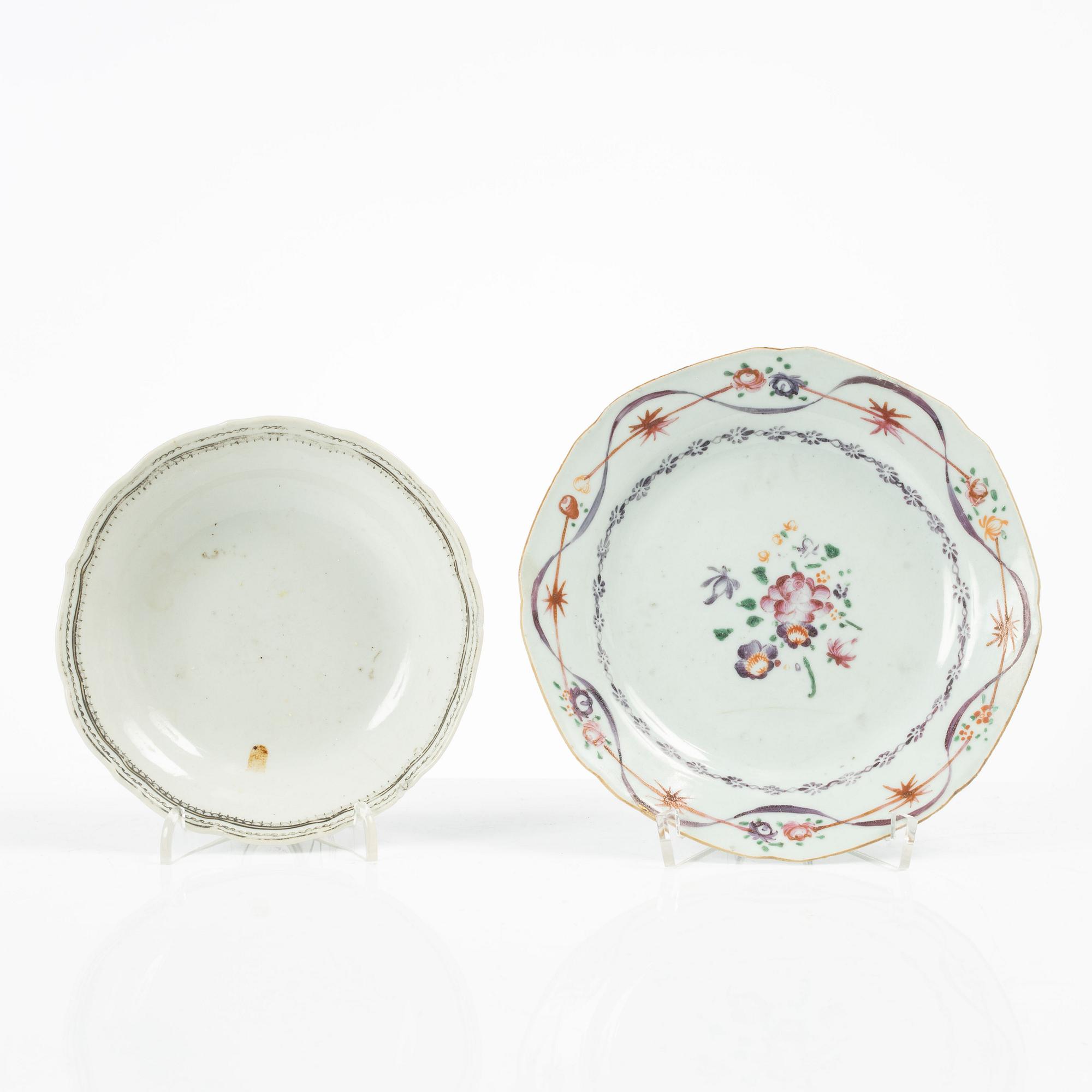 Fat, fyra stycken, tedosa, koppar, fyra stycken samt dosa emalj. Qingdynastin, 1700-tal samt 1700-tal.