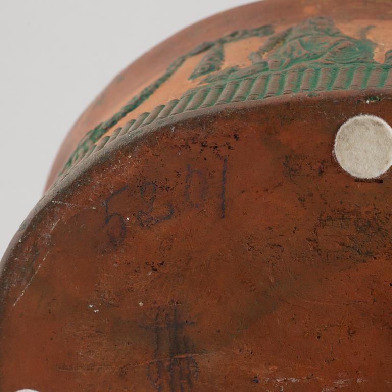 A late Gustavian earthenware tureen, circa 1800.