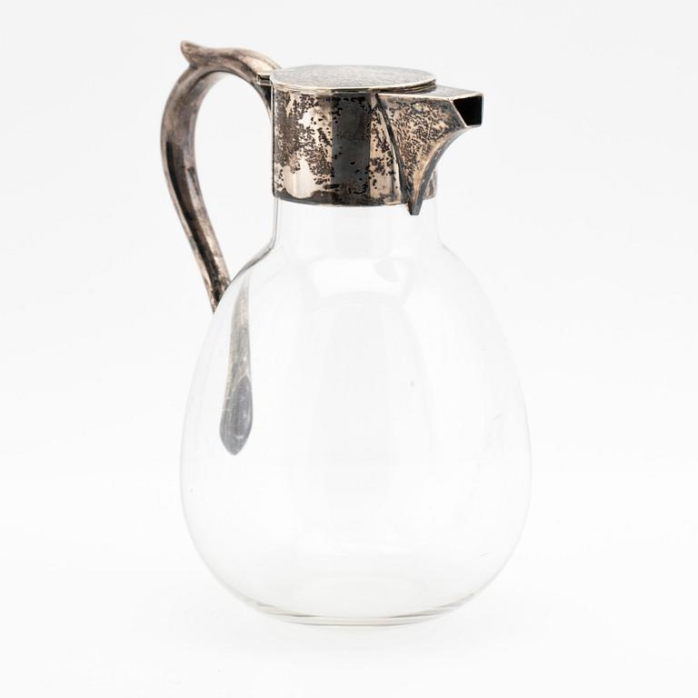 Borgila, bägare, sterlingsilver, 1943, samt kanna, glas och silver, W.N.G.N, London, 1894.