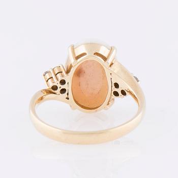 RING, opal, briljantslipade diamanter, 14K guld.