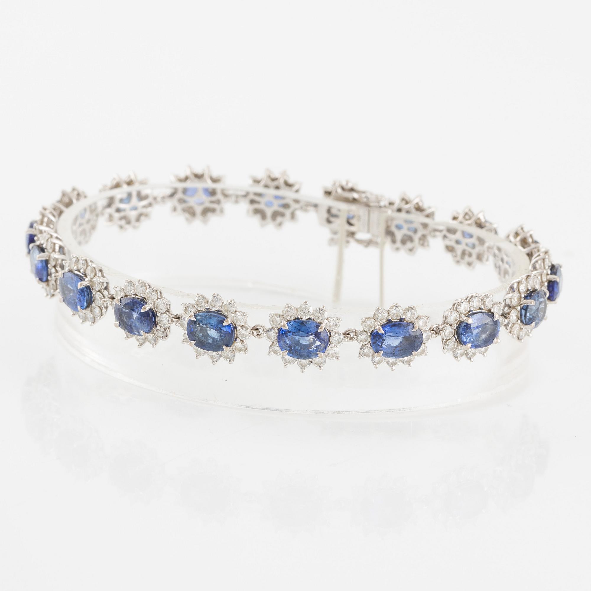 Bracelet 18K white gold with step-cut sapphires and round brilliant-cut diamonds.