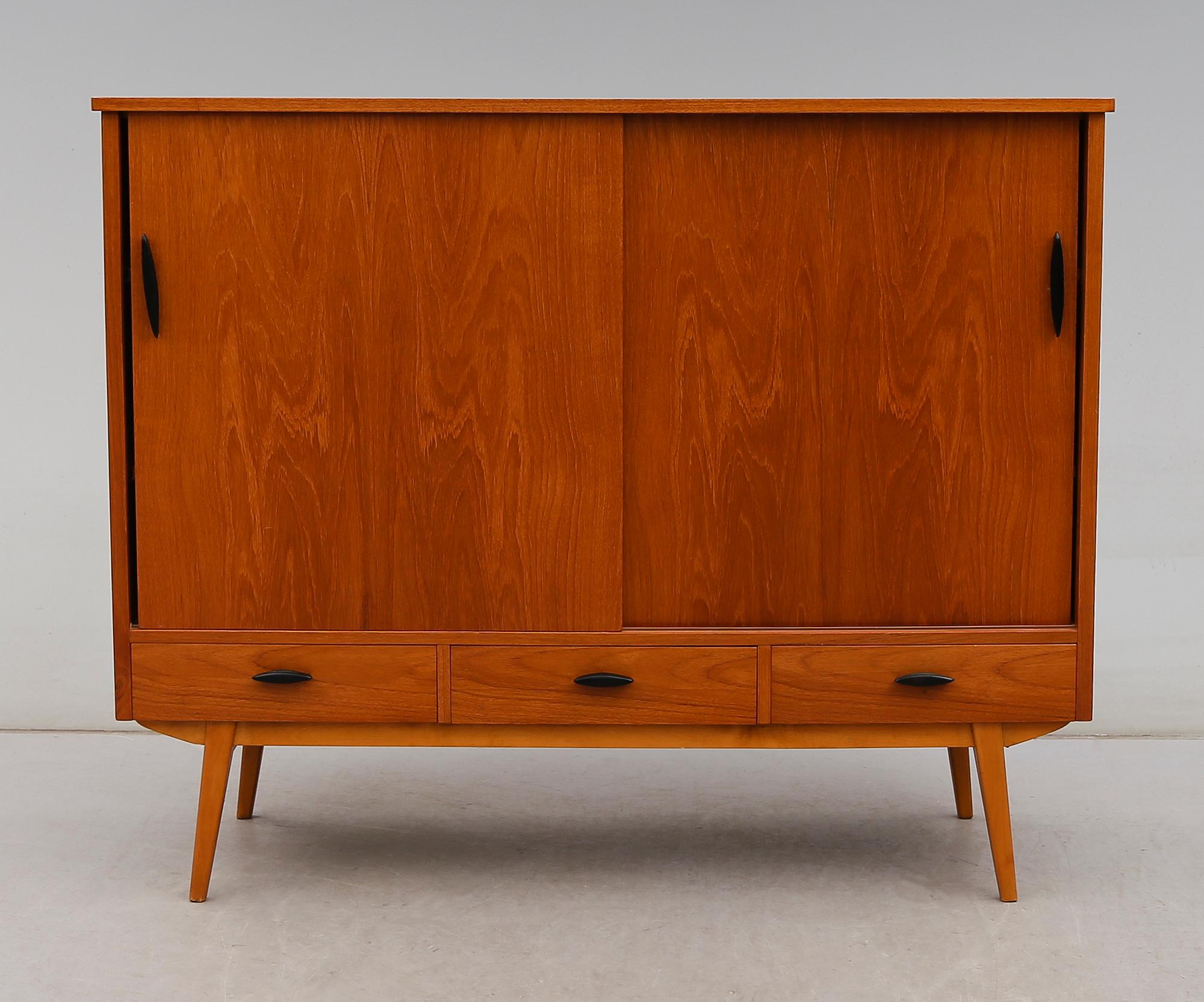 SIDEBOARD, 1900-talets andra hälft.