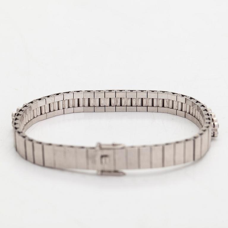 An 18K white gold bracelet, with round brilliant-cut diamonds totalling approximately 1.44 ct. Swedish import stamp.