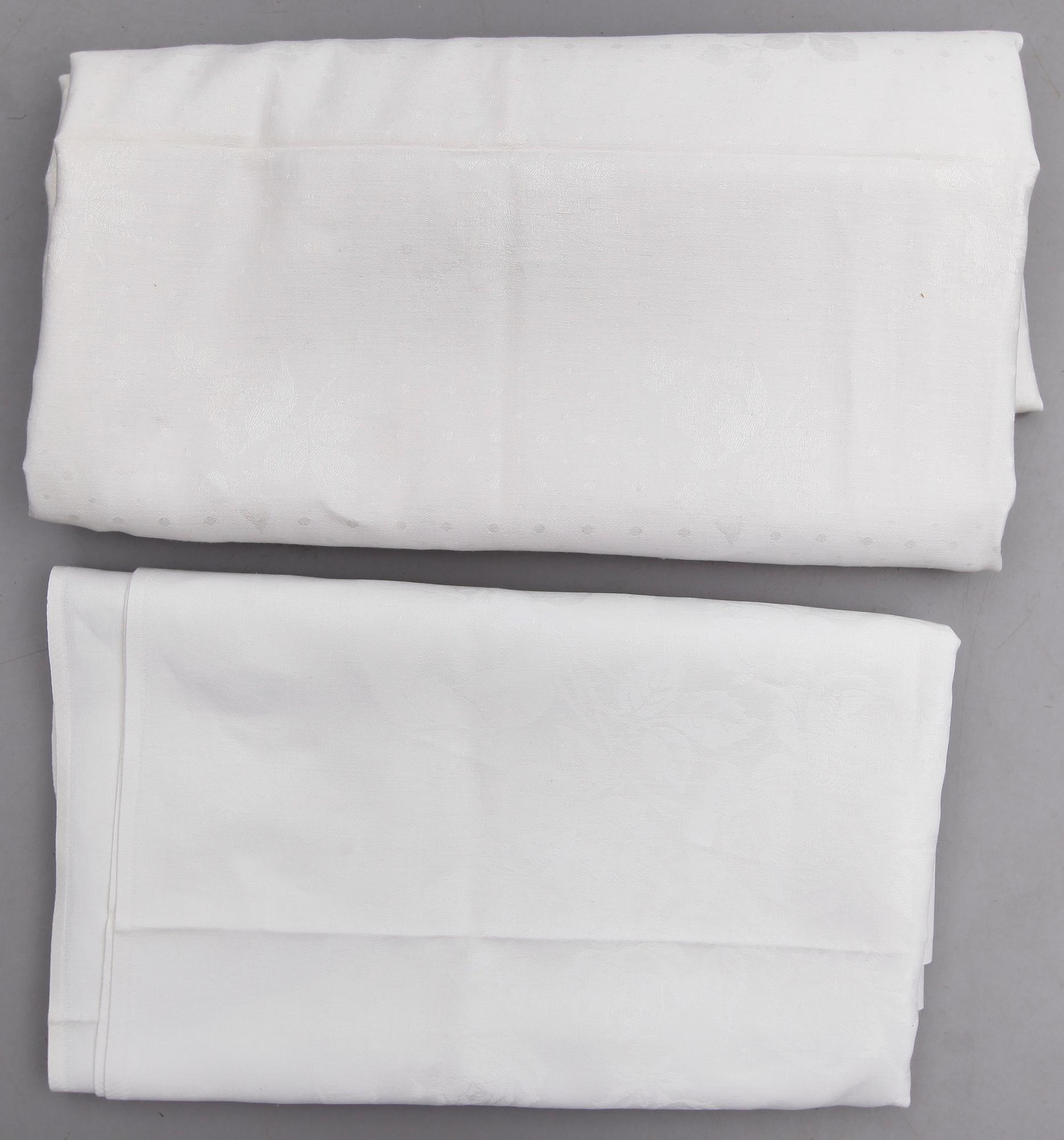 DUKAR, 2 st, linnedamast, 1900-tal.