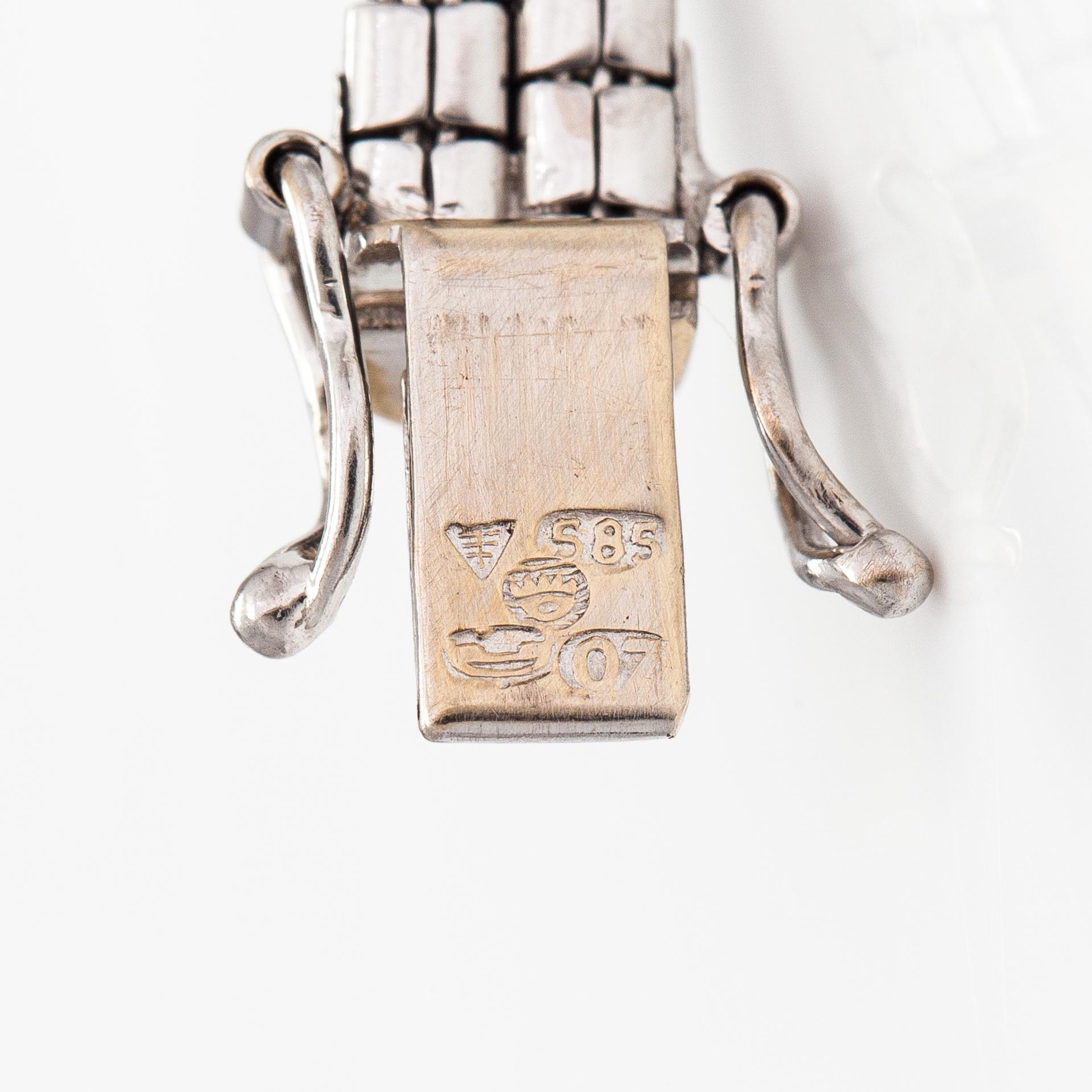 A 14K white gold bracelet. Import marked TIllander, Helsinki 1967.