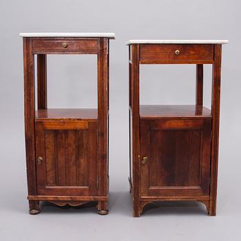 SÄNGBORD / POTTSKÅP, 2 st snarlika, 1900-talets första hälft.