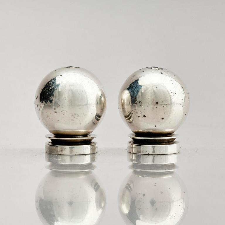Georg Jensen, a pair of sterling silver salt shakers, model 'Pyramid/ Pyramide', design Harald Nielsen, no 632, Copenhagen after 1945.