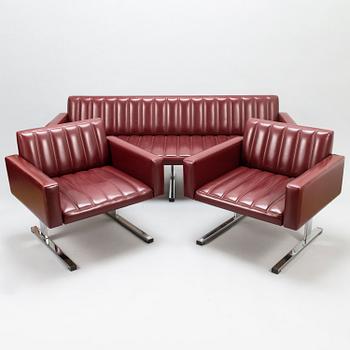 A 1960s sofa suite, presumably designed by Esko Pajamies, manufactured by Merva, Finland.