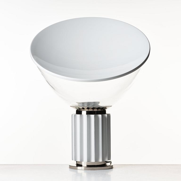 Achille Castiglioni, & Pier Giacomo Castiglioni, bordslampor 1 par, "Taccia", Flos, Italien efter 1962.