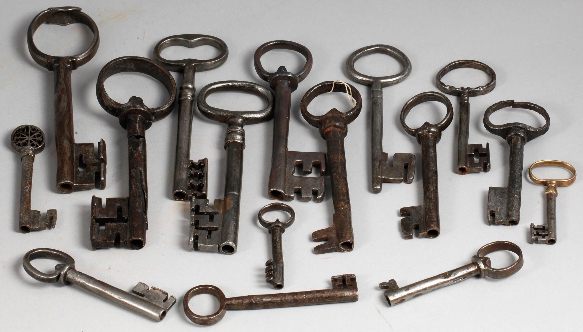 PARTI NYCKLAR, 16st. Järn. 1700/1800-tal.
