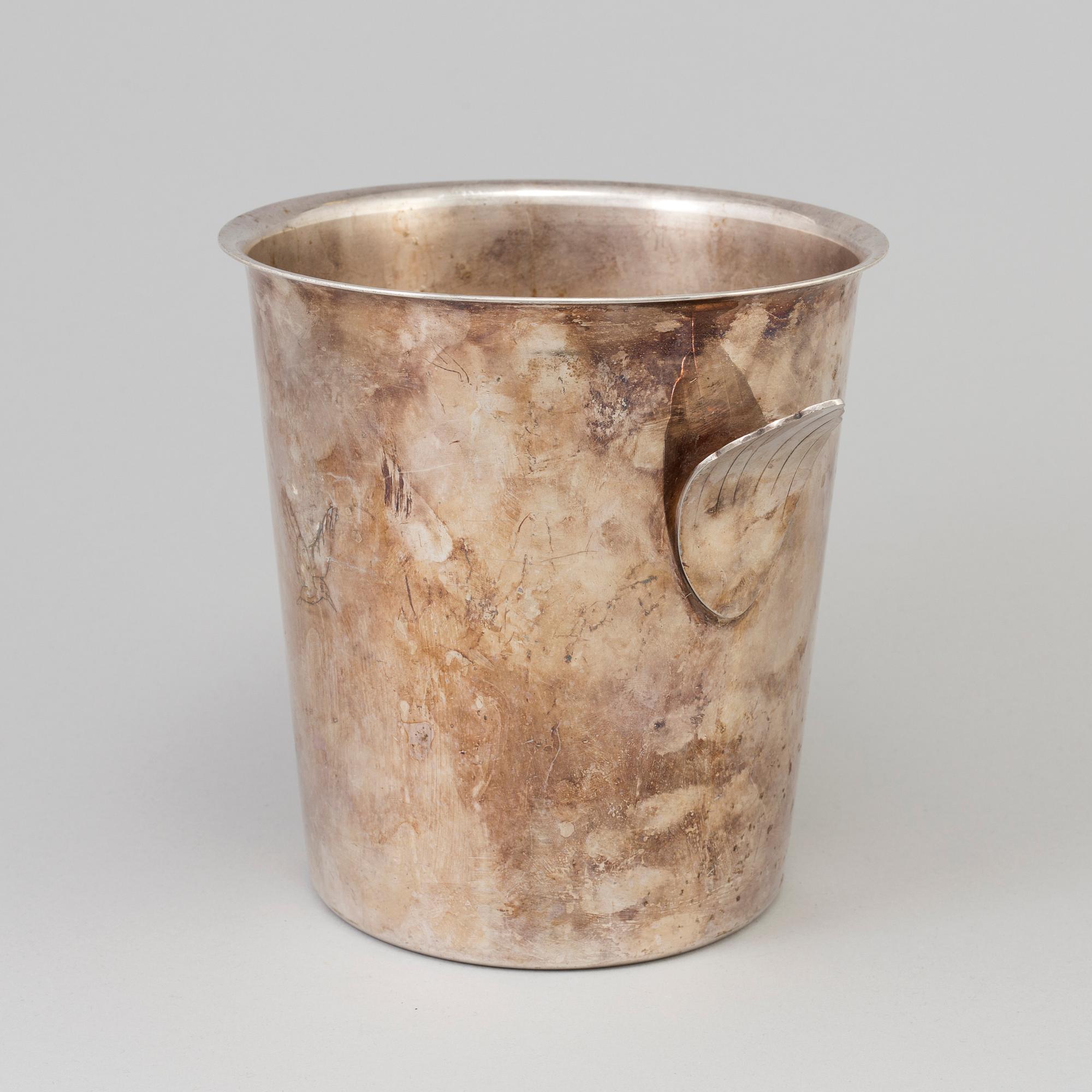 AN ART DÉCO PLATE CHAMPAGNE COOLER, 1930s.