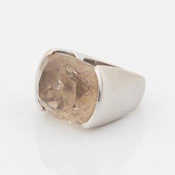 A Tina Karlsson ring in 18K white gold ring set with a faceted rutile quartz.