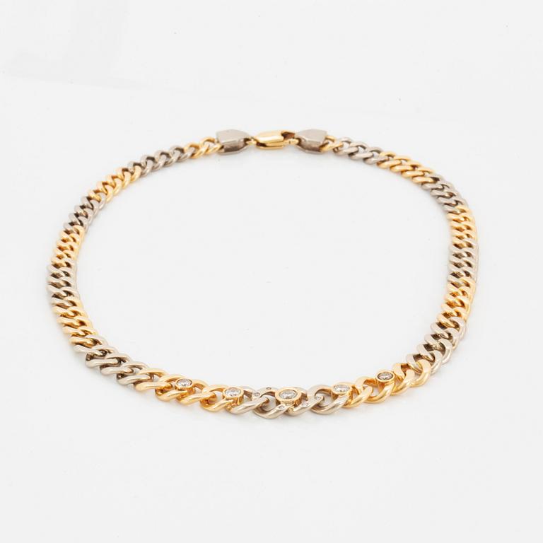 Collier, 18K vitguld och rödguld med briljantslipade diamanter.