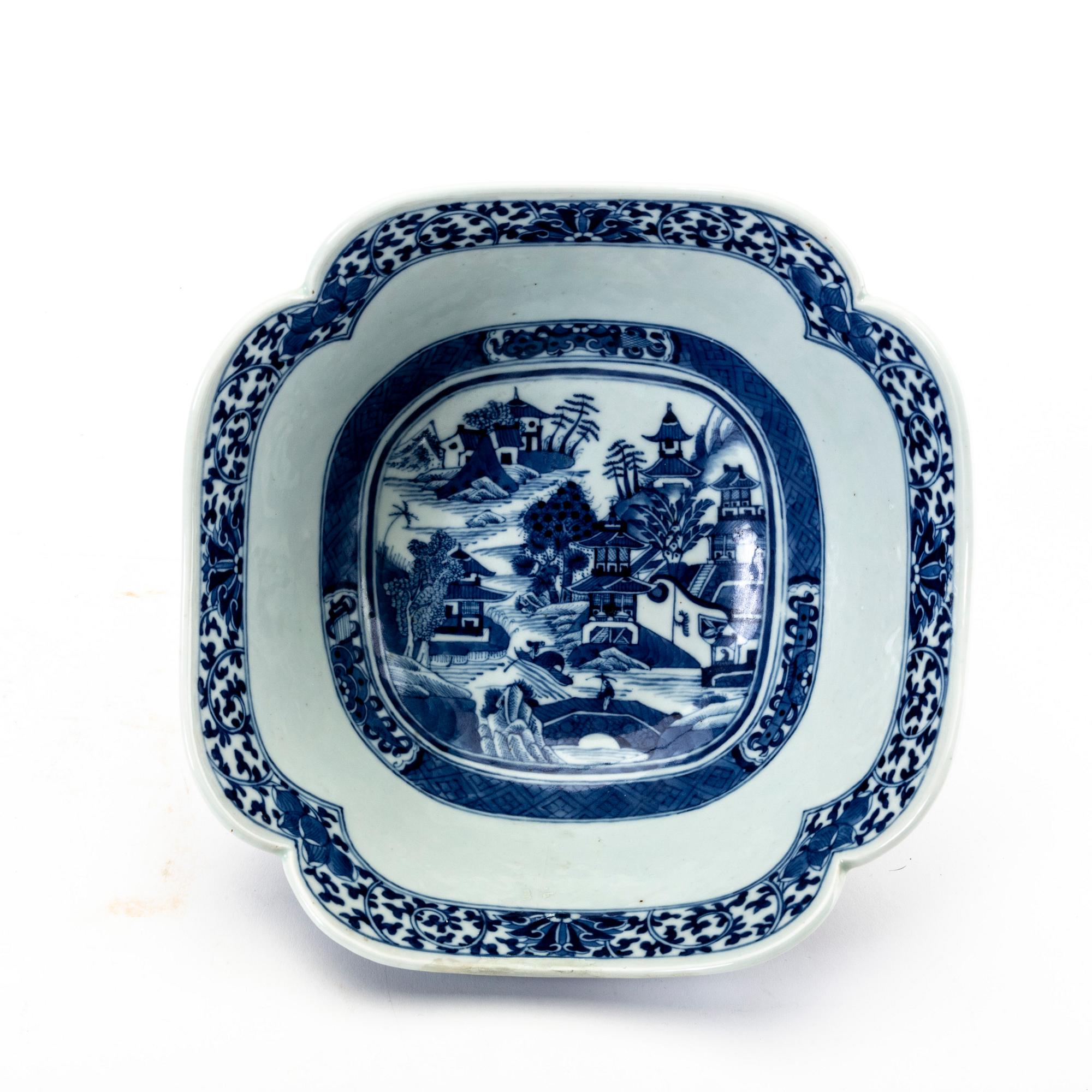 A Chinese porcelain bowl, circa 1800.