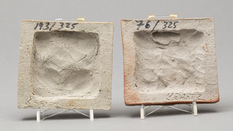 ULLA & GUSTAV KRAITZ, ett par, PLAKETTER, keramik möjligen Fogdarp, Förslövsholm, sign o numr 75 resp  193/325.
