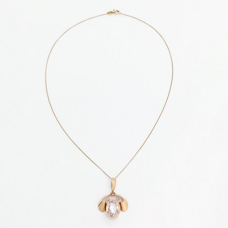 A 14K gold necklace with a synthetic spinel, Kalevi Piirainen, Helsinki 1962.